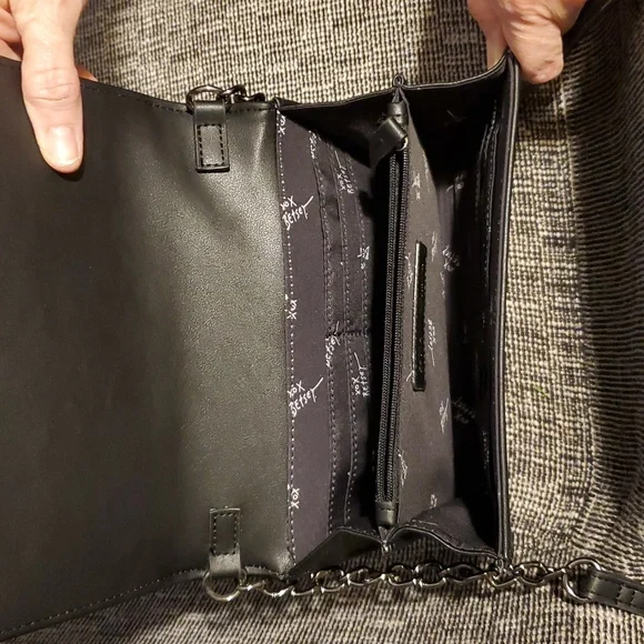 BETSY JOHNSON black Skull Purse Magnetic Clasp Solid Construction!! - Picture 7 of 11